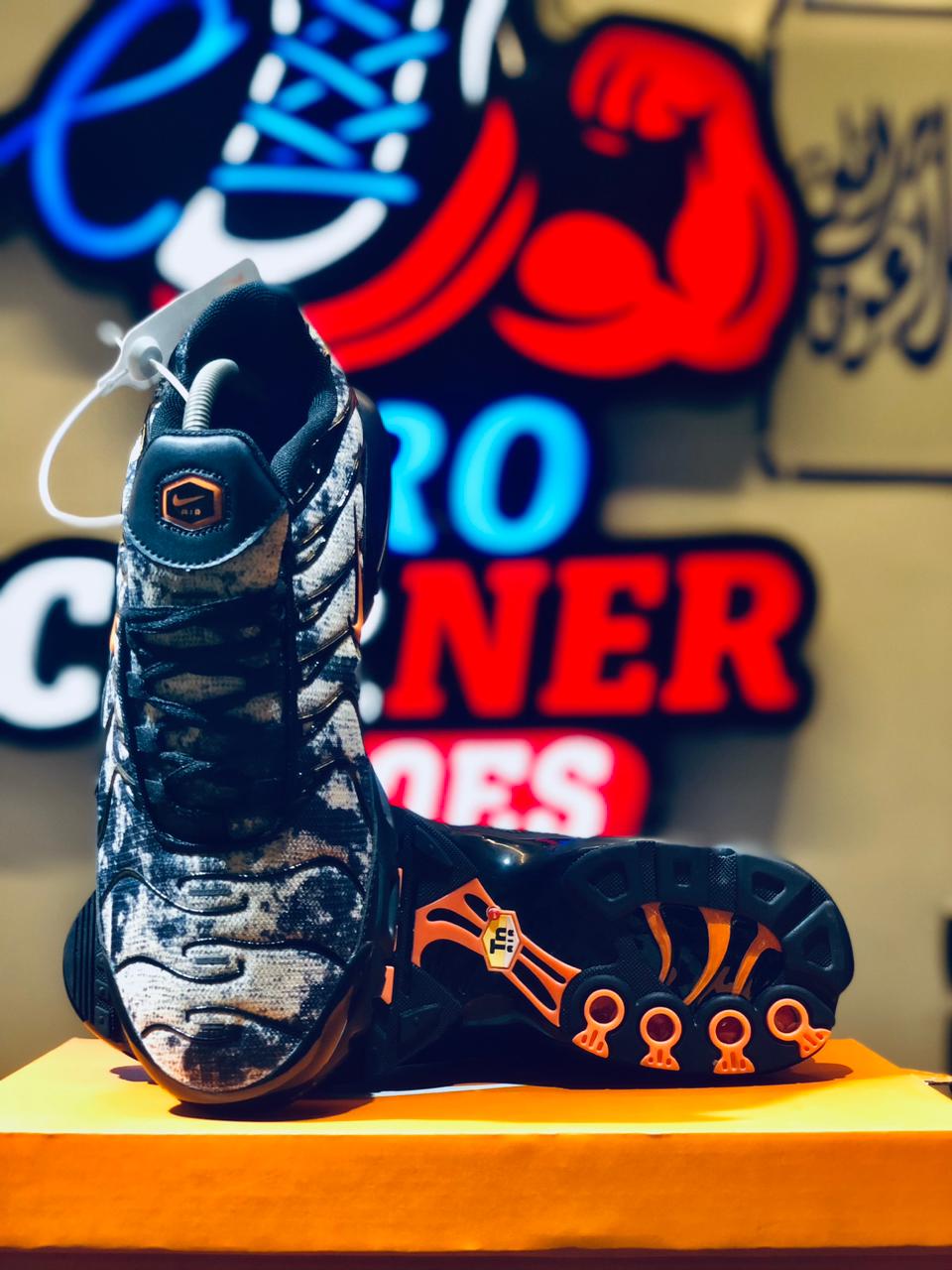 NIKE Tn - War